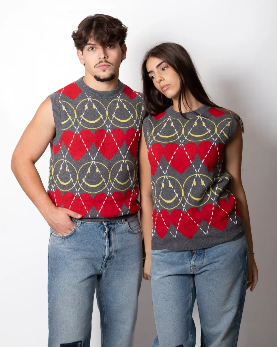 Gilet Moschino "Smiley Capsule" girocollo con ricami all-over - immagine 2
